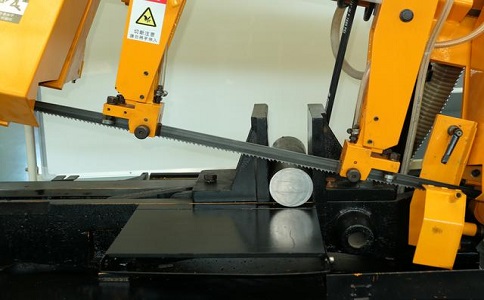 新宁数控带锯床自动送料精度会出现偏差吗？